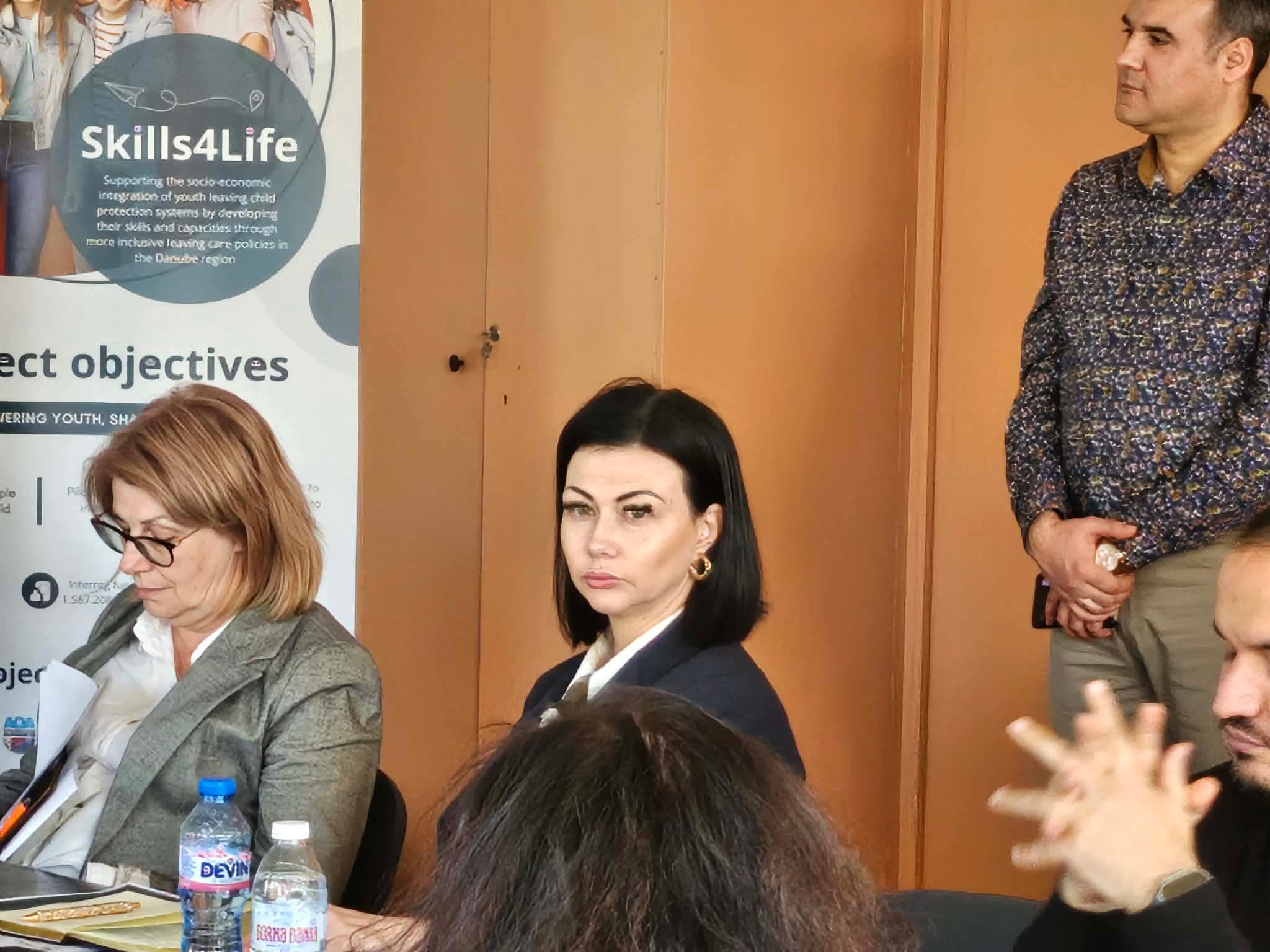 Кръгла маса „Политики за подкрепа на младежи