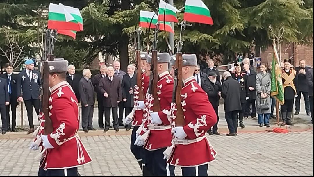 Шествие пред Паметника на Незнайния воин на 3 март — снимка 2