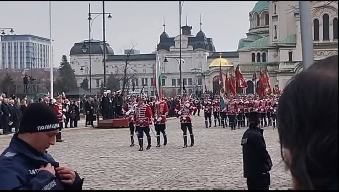 Денят на освобождението в София с младежите — снимка 9